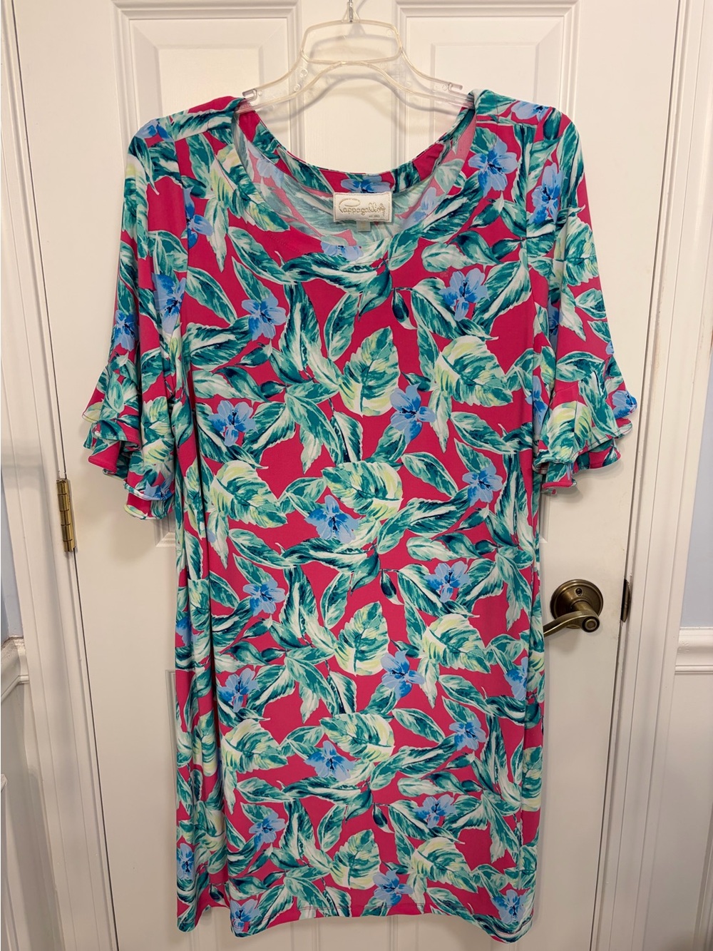 Pappagallo plus 2X short sleeve at the knee dress. Vibrant multicolored.